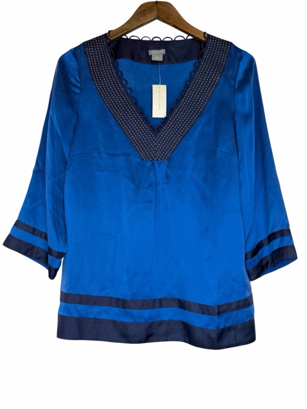 Ann Taylor 100% Silk 3/4 Sleeve Blouse Top size 8 Royal Blue V-Neck Pullover